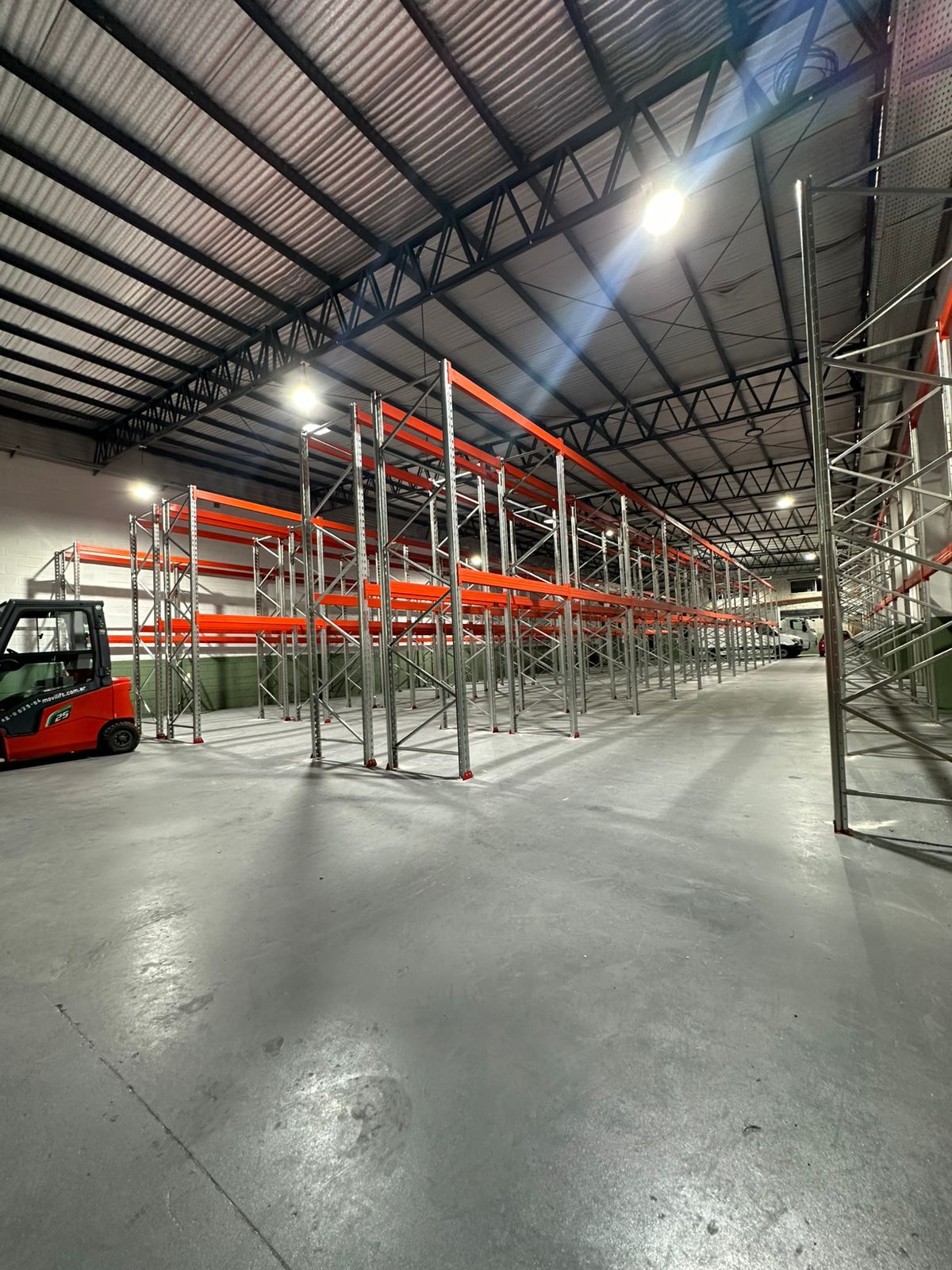 Interior depósito logístico MultiLog Tres de Febrero Buenos Aires